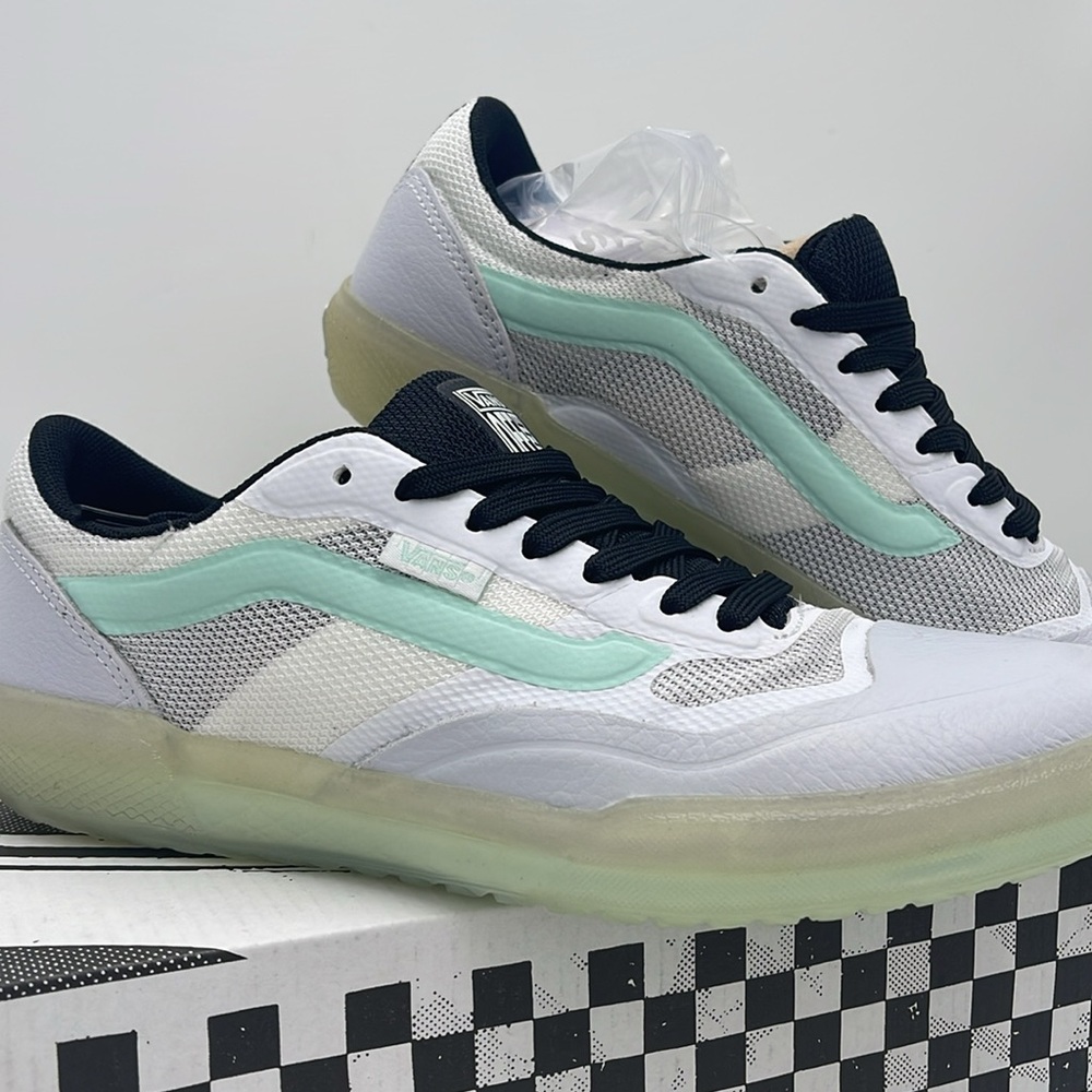 Vans WMNS Ave Mint
VN0A5JIBM2T
Sneakers - Picture 7 of 16